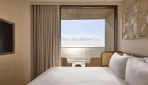 One-Bedroom XL Suite with Ocean View