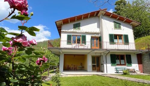 Two-Bedroom Apartment with Mountain View