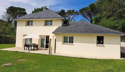 Three-Bedroom Holiday Home 