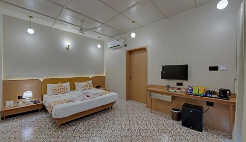 Suite with Mountain View