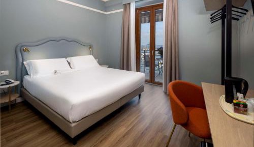 Superior Queen Room with Balcony and Sea View