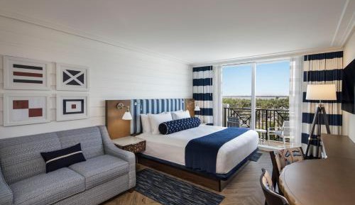 King Room with Pool View – Disability Access