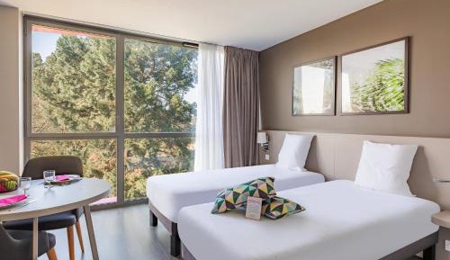 Superior Twin Studio