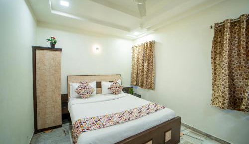 Deluxe Double Room (2 Adults + 1 Child)