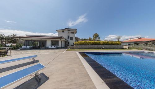 Deluxe Villa