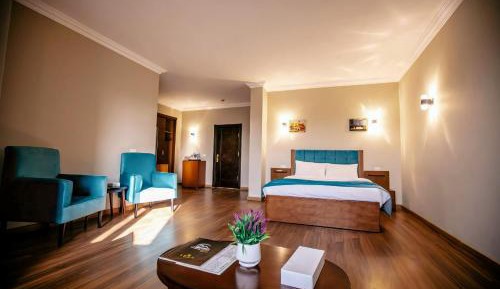 Deluxe Suite