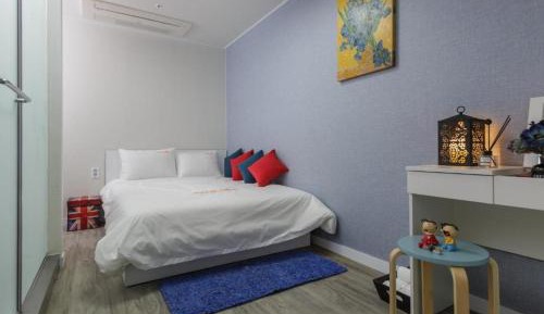 Double Room - No Window