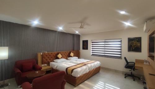 Suite with Pool View