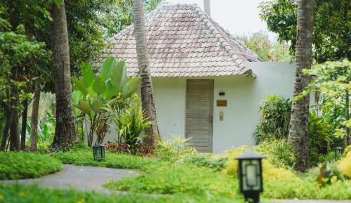 Villa with Garden View