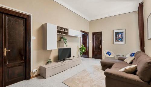 Three-Bedroom Apartment with Balcony