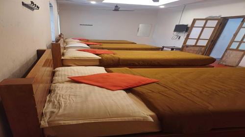 8-Bed Mixed Dormitory Room