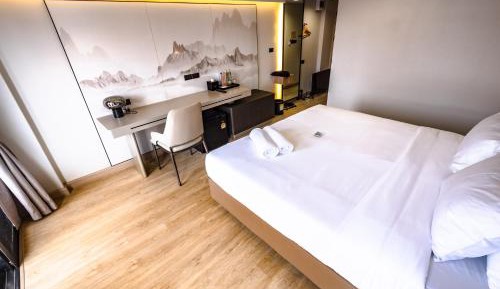 Deluxe Double or Twin Room