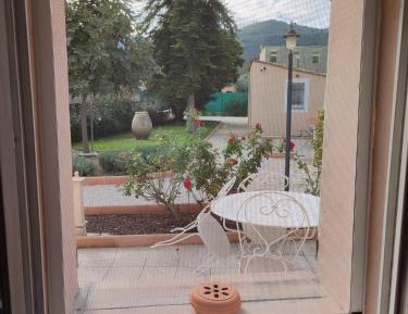 Apartment with Garden View