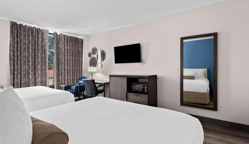 Queen Room with Two Queen Beds - Non-Smoking