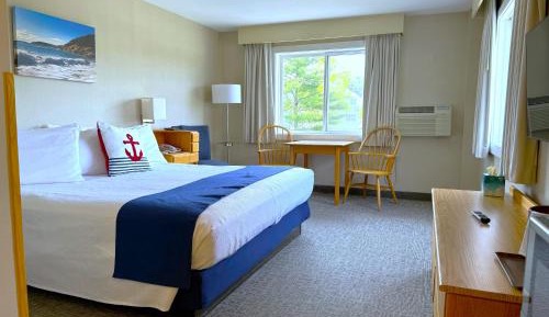 King Room with Mountain View, 1 King Bed (3rd Floor NON-PET)