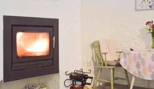 One-Bedroom Holiday Home