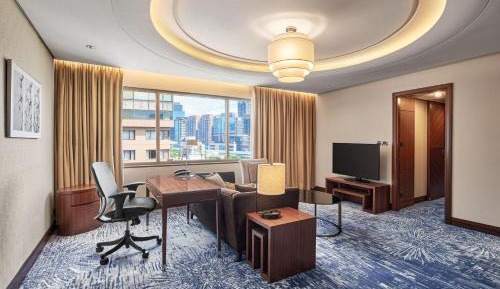Diplomatic King Suite