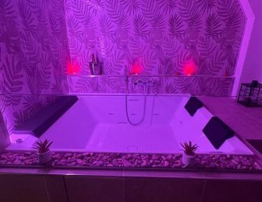 King Suite with Spa Bath