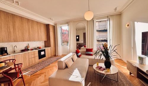 Deluxe Apartment-no elevator-2nd floor