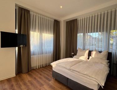 Standard Queen Room