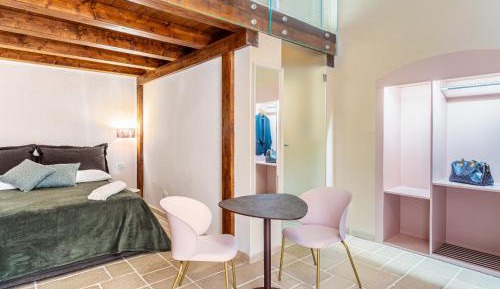 Deluxe Suite with Spa Bath