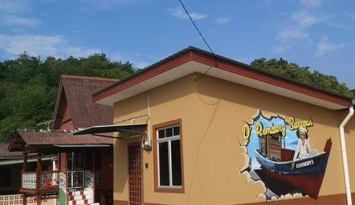 Deluxe Room (2 Adults + 1 Child)