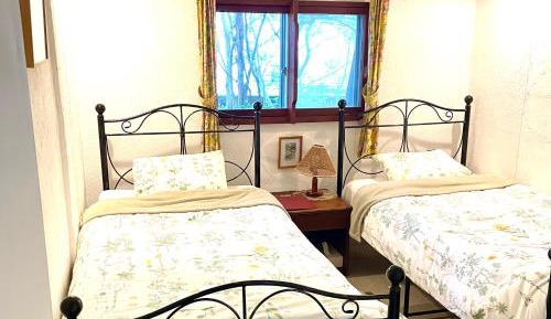 Standard Twin Room with Shared Bathroom
