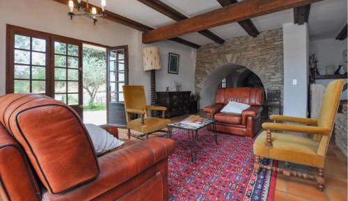 Seven-Bedroom Holiday Home