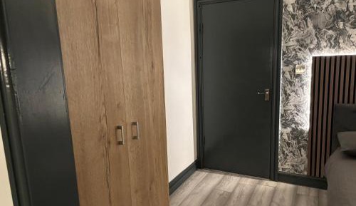 Deluxe One-Bedroom Apartment