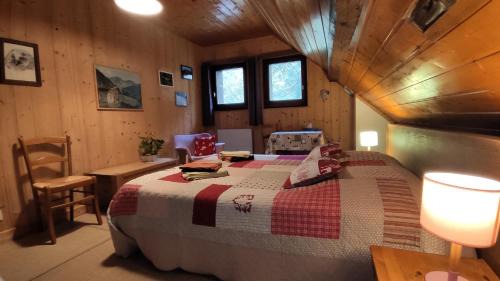 Standard Twin Room with Mountain View