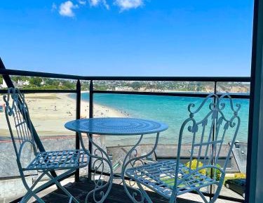 One-Bedroom Apartment with View