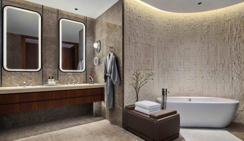 Premium King Room with Ski Concierge