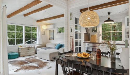 Three-Bedroom Holiday Home 