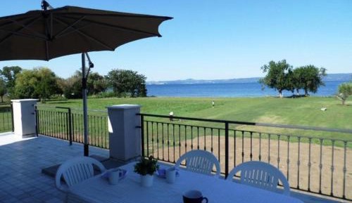 Three-Bedroom Apartment with Lake View