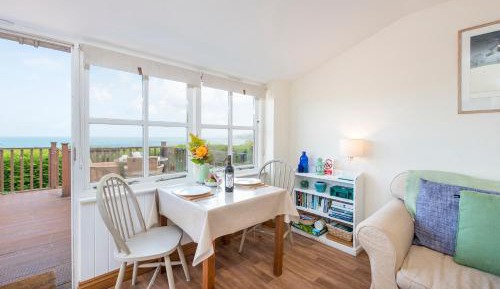 One-Bedroom Holiday Home