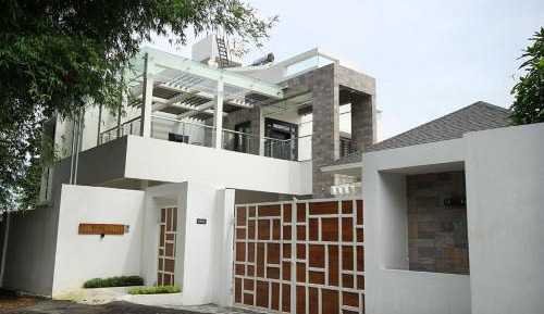Villa with Garden View
