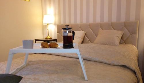 Deluxe One-Bedroom Apartment with Garden View