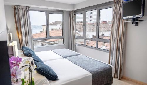  2 single beds