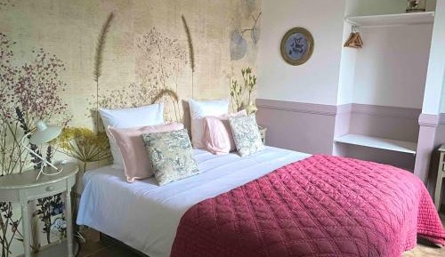 Double Room with Bath and Cher view