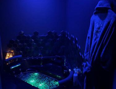 Queen Room with Spa Bath