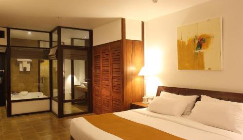 Deluxe Room with Sea View - 15% off at Black Coral & Center Point restaurants