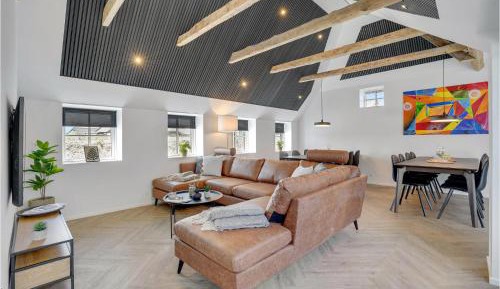 Eight-Bedroom Holiday Home