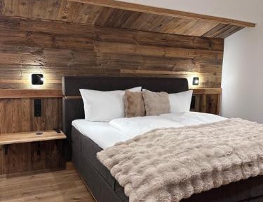 Two-Bedroom Apartment with Mountain View
