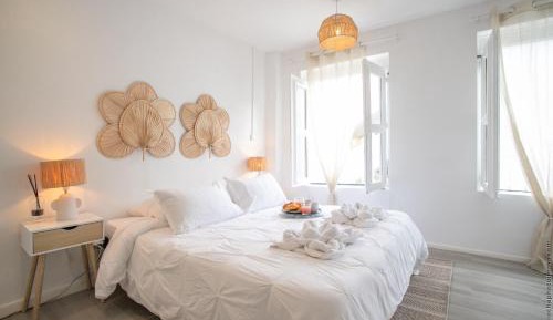 Deluxe One-Bedroom Apartment with City View