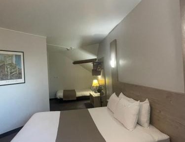 Standard Room - 1 Double Bed 1 Single Bed