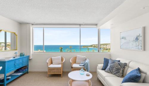 One-Bedroom Apartment with Sea View