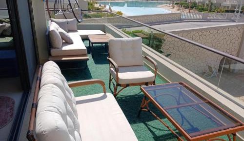 Three-Bedroom Apartment with Lake View