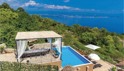 Five-Bedroom Holiday Home