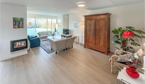 Three-Bedroom Holiday Home 