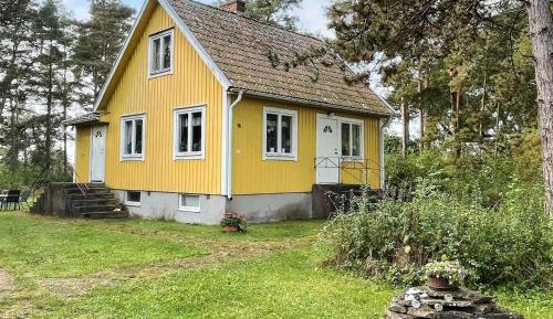One-Bedroom Holiday Home